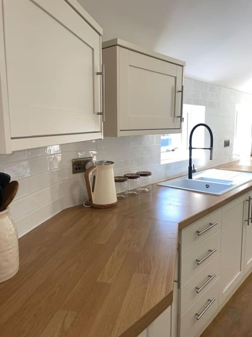 Churchview Apartments シーハム エクステリア 写真